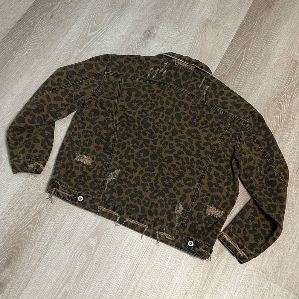 L&B Lucky & Blessed Distressed Leopard Denim Shirt Jacket Sz XL - Picture 8 of 8